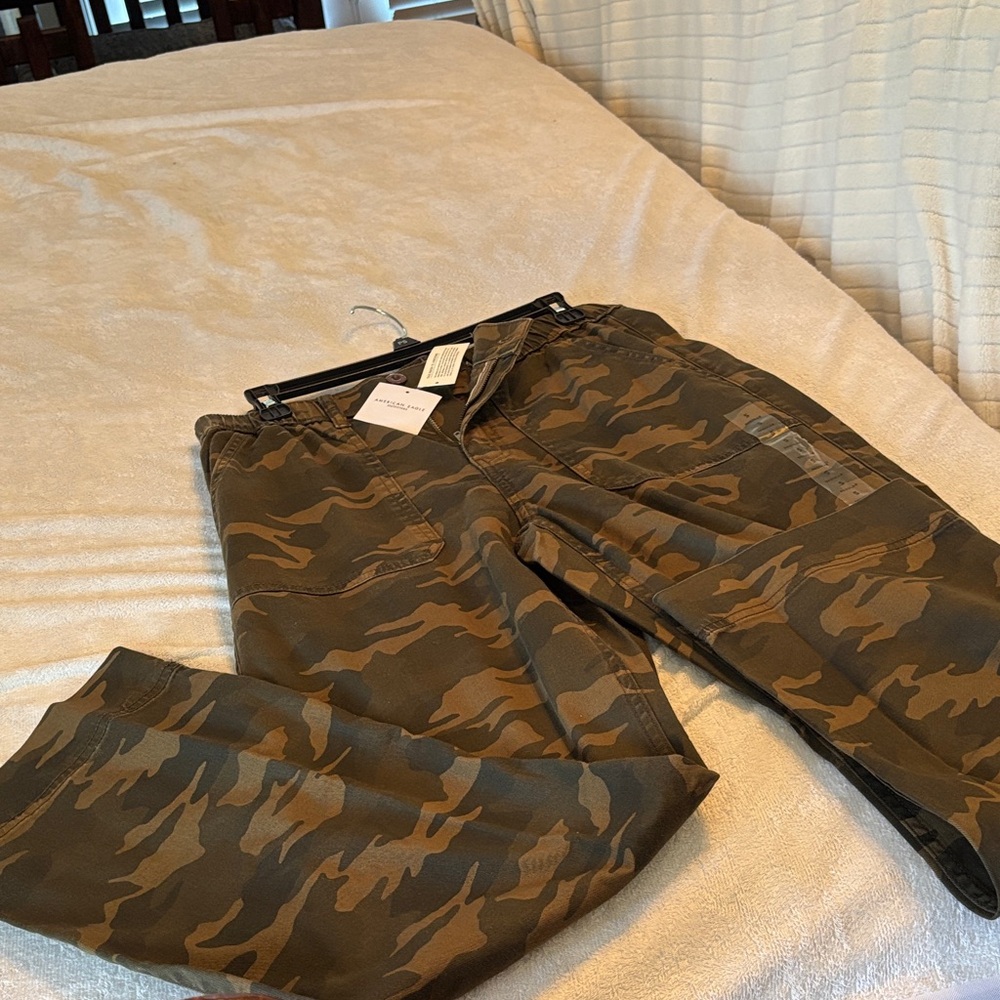 American Eagle Outfitters ladies Green Cargo Pants